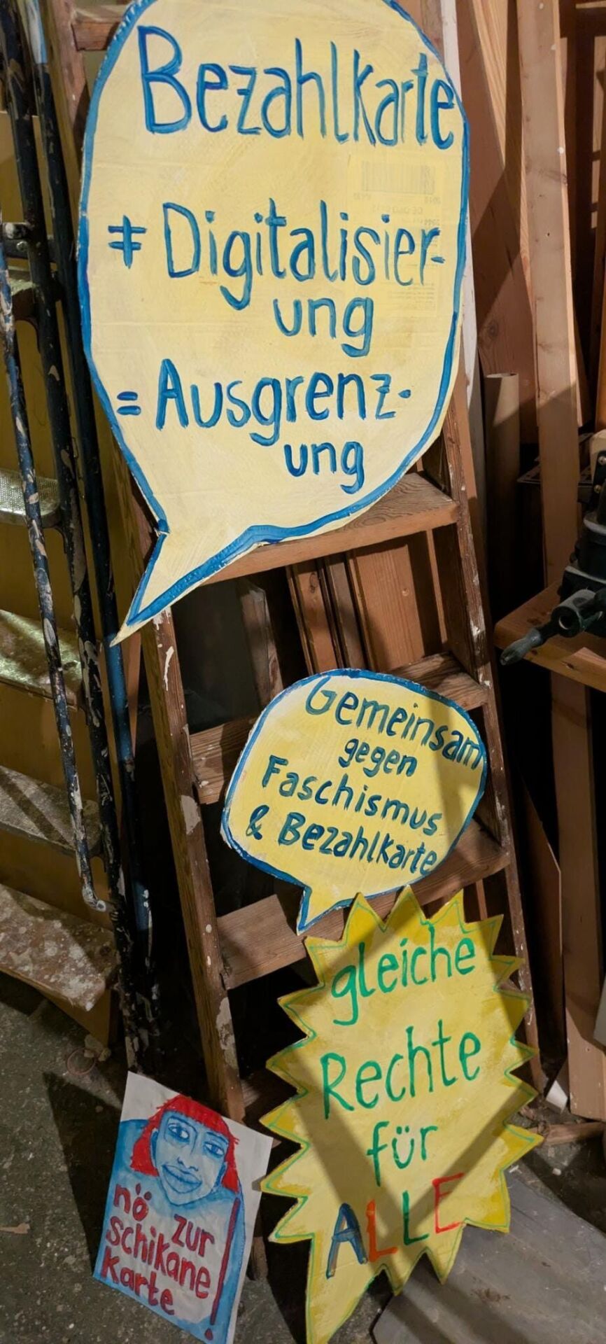 5 Punkte, die zeigen, was die Bezahlkarte uns antut: