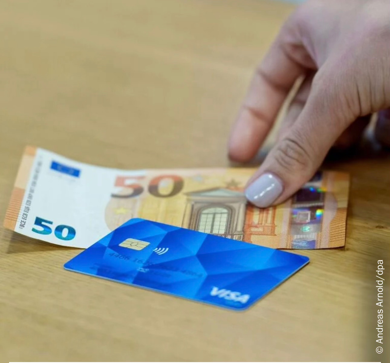Asylbewerber-Leistungen: Bargeld-Limit und Tauschbörsen: Kritik an Bezahlkarte